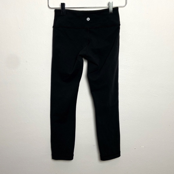 LULULEMON | Black Crop Leggings 22"  Size 2 - Picture 3 of 4